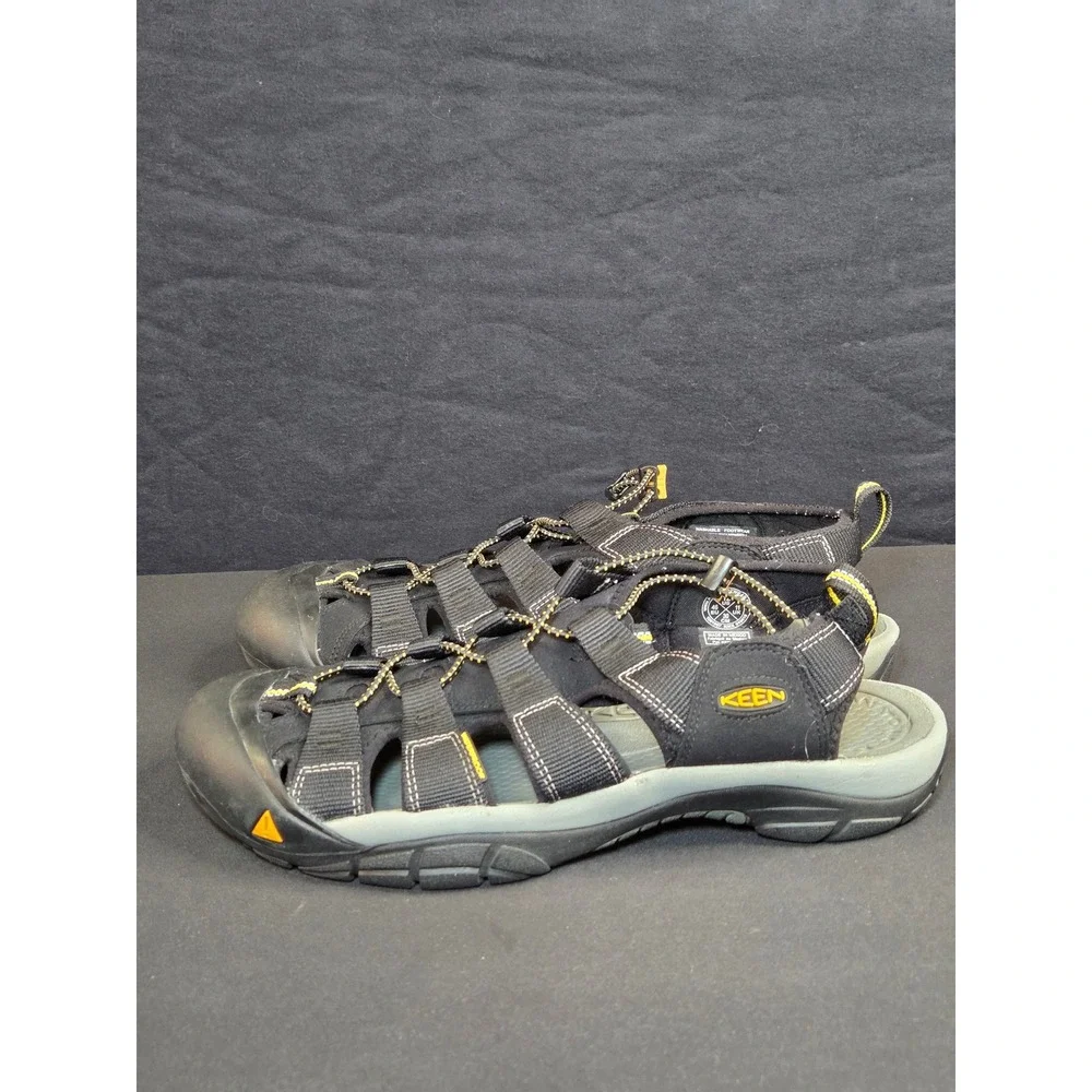 Keen rafting wet